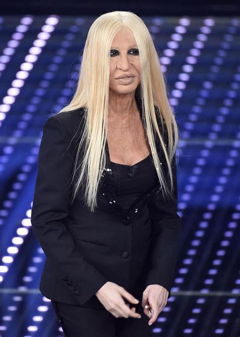 imitatrice sanremo versace|Virginia Raffaele a Sanremo 2016: l’imitazione di Donatella Versace.